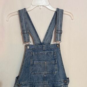 Celebrity Pink Blue Denim Overalls, Size M, NWT, MAKE AN OFFER!!!